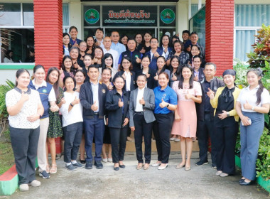 ตรวจเยี่ยมและรับฟังปัญหาของสมาชิกสหกรณ์นิคมประมงนครศรีธรรมราช จำกัด ณ จุดรวบรวมผลผลิตของสมาชิกสหกรณ์ โดยรับทราบถึงปัญหาความเดือดร้อนในเรื่องของการต่อทะเบียนเกษตรกรผู้เพาะเลี้ยงสัตว์น้ำของสมาชิกสหกรณ์ รวมทั้งเรื่องการขออนุญาตการเข้าทำประโยชน์ในที่ดินและติ ... พารามิเตอร์รูปภาพ 3
