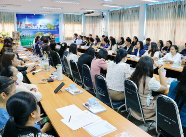 ตรวจเยี่ยมและรับฟังปัญหาของสมาชิกสหกรณ์นิคมประมงนครศรีธรรมราช จำกัด ณ จุดรวบรวมผลผลิตของสมาชิกสหกรณ์ โดยรับทราบถึงปัญหาความเดือดร้อนในเรื่องของการต่อทะเบียนเกษตรกรผู้เพาะเลี้ยงสัตว์น้ำของสมาชิกสหกรณ์ รวมทั้งเรื่องการขออนุญาตการเข้าทำประโยชน์ในที่ดินและติ ... พารามิเตอร์รูปภาพ 4